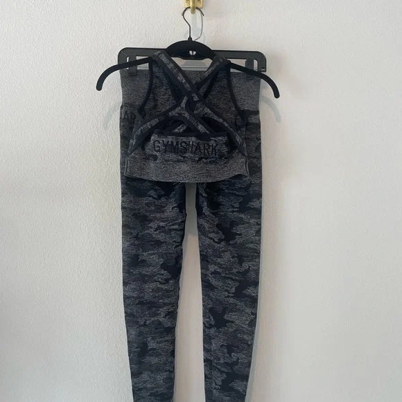Gym Shark Adapt Camo sports bra - Picture 2 of 3